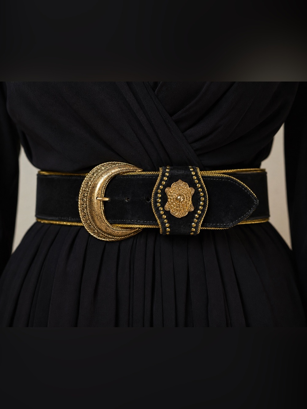 R.J. Graziano Black Velvet Belt with Gold Medallion Hardware vintage 80s wide